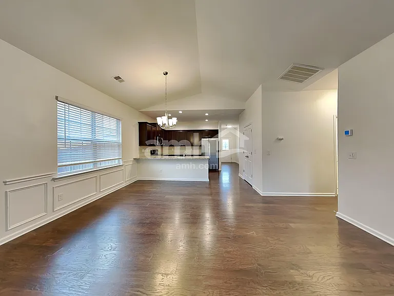553 Friar Park Ln — Photo 6