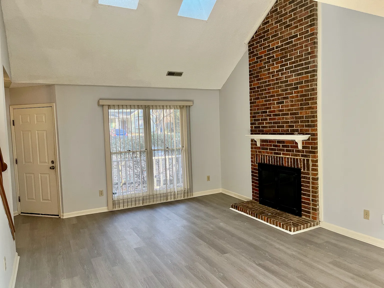 3 bed, $1,800 — Photo 3