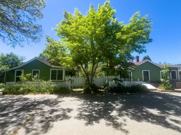 12 & 14 Maple Ave, Vineyard Haven, MA 02568