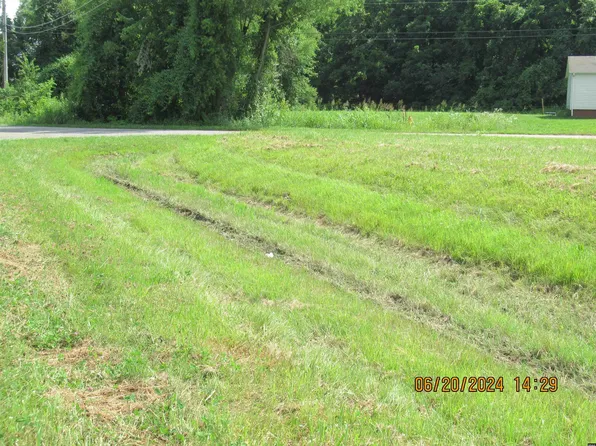 704 Homestead Rd, Troy, TN 38260