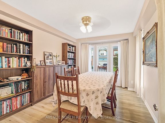 5th image of 400 Meadowhawk Cres