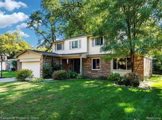 2236 Michele Dr, Troy, MI 48085