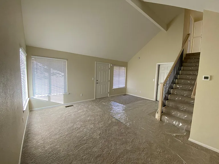 3916 Pheasant Dr — Photo 3