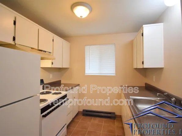 12185 SW Gingham Ln APT C, Beaverton, OR 97008