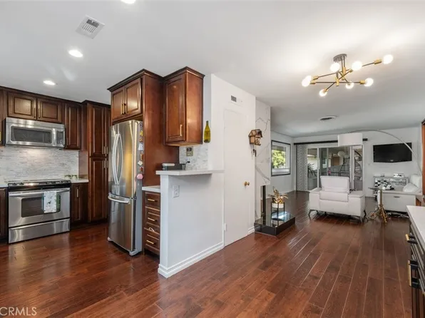 375 Cliff Dr APT 11, Pasadena, CA 91107