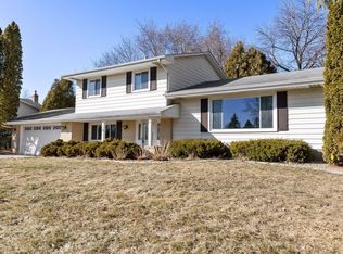 925 Arbogast St, Shoreview, MN 55126