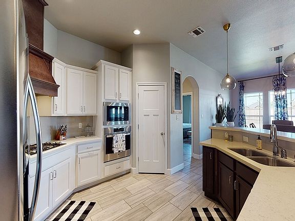 4th image of 13 Cornwall Dr
