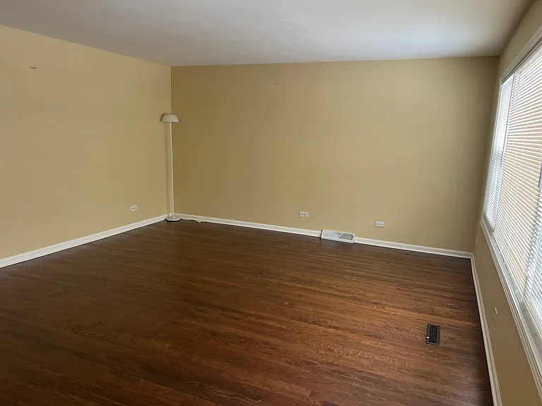 336 S Harvard Ave — Photo 3