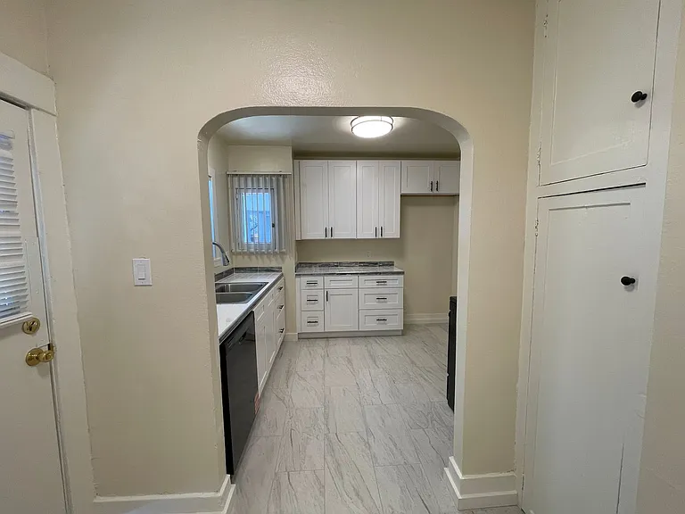 204-206 N. Cedar St. — Photo 15