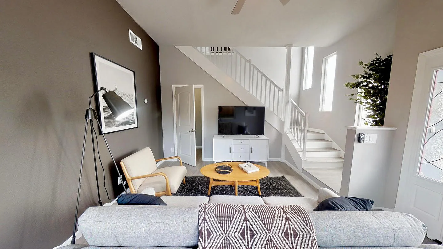 Private Bedroom in Picture Perfect East Palo Alto Renovation - 2410 Illinois Street — Photo 2