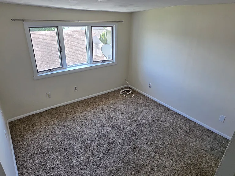 264 Roberts Ave — Photo 19
