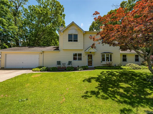 22 Vine Street, Centereach, NY 11720