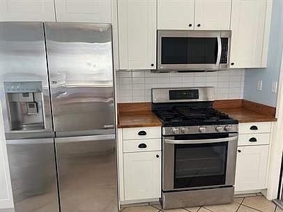 5th image of 27925 Doreen Dr