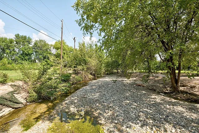 Woodview — Photo 15