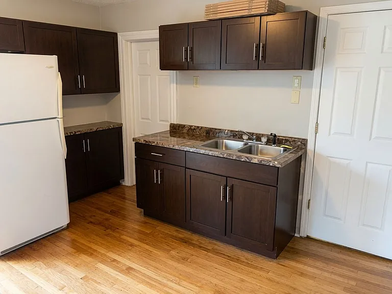353 Lawson Ave E — Photo 3