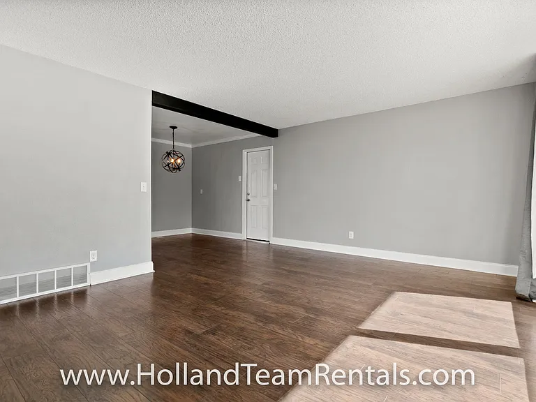 7112 S Franklin St — Photo 6