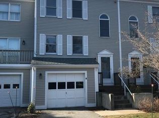 527 High Meadow Ct, Bristol, RI 02809