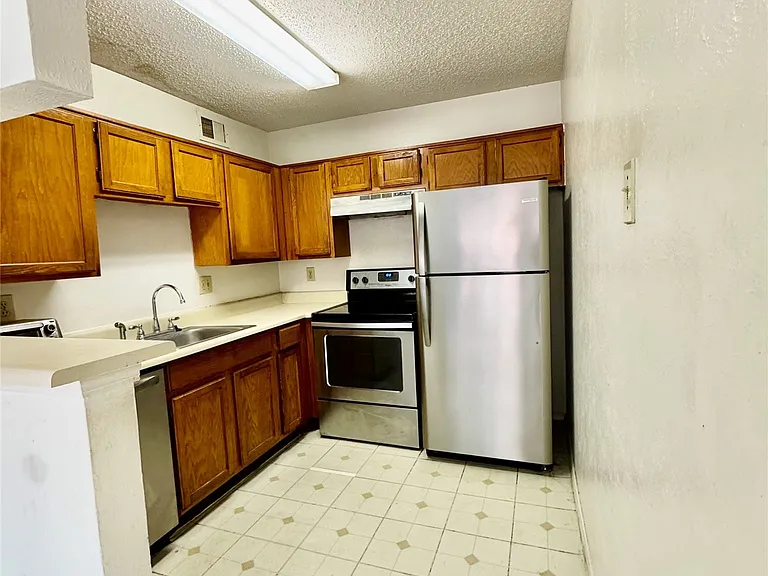 18333 Roehampton Dr #1028 — Photo 10