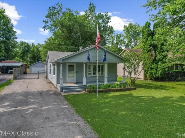 401 Center St, Carleton, MI 48117