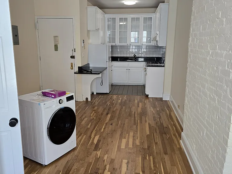 1546 Madison Ave #4A — Photo 1
