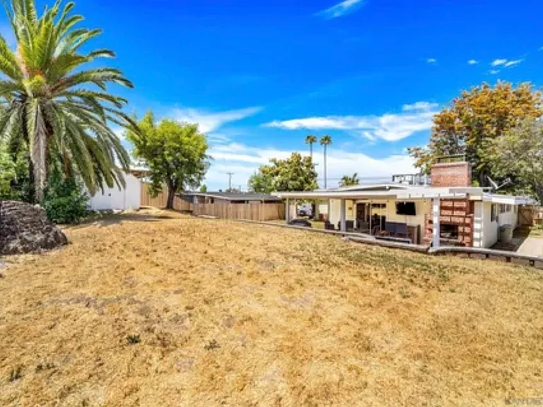 1064 Monserate Ave — Photo 6