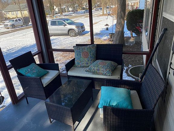 Front porch 6417