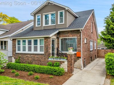 1354 Lakepointe St, Grosse Pointe Park, MI, 48230