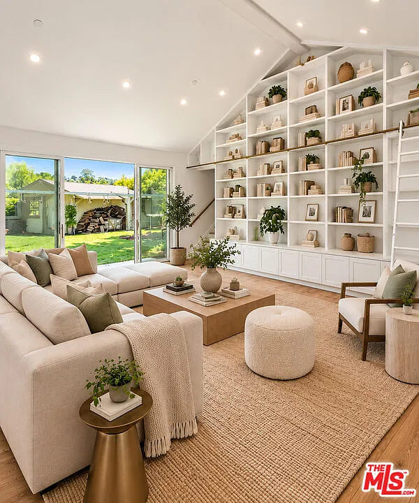 6 bed, 6.0 bath, 6867 sqft, $15,000 — Photo 4