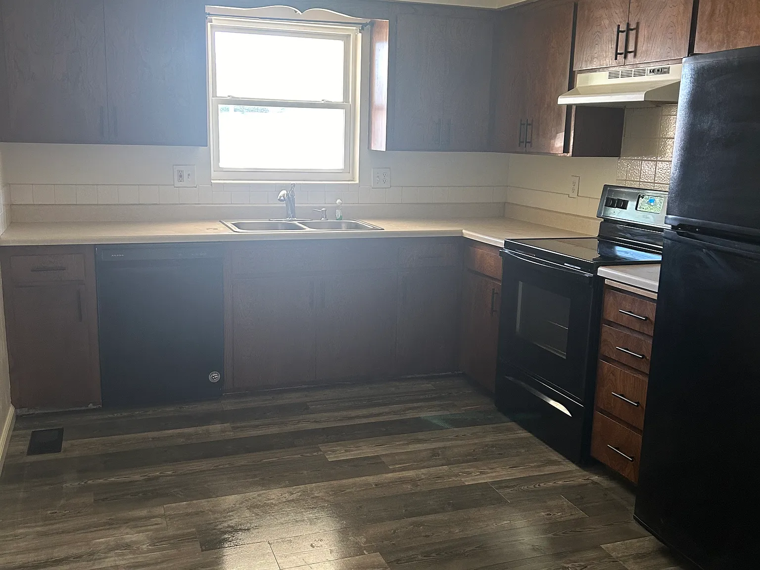 3 bed, 1050 sqft, $1,750 — Photo 2