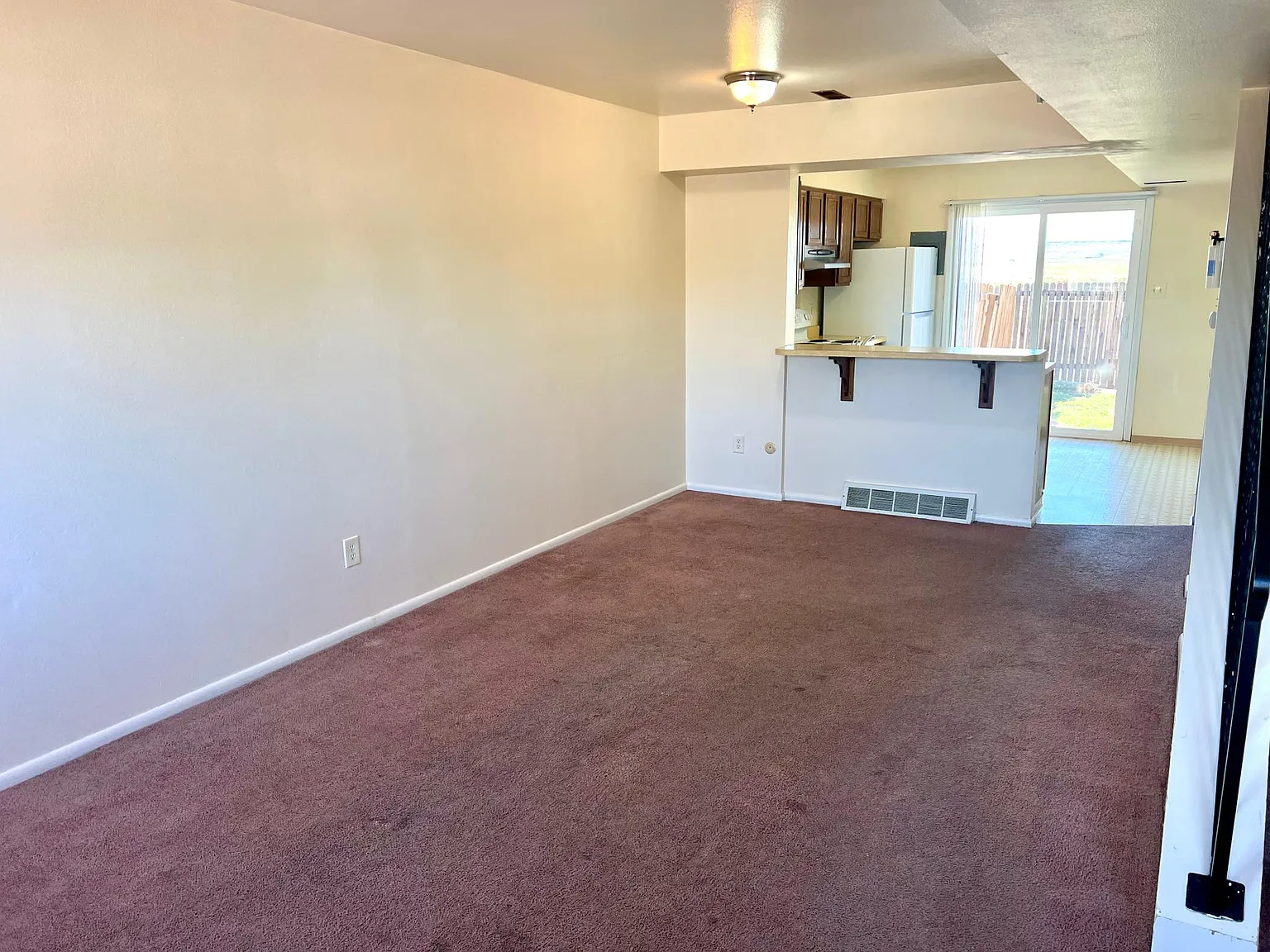 2 bed, 952 sqft, $1,250 — Photo 2