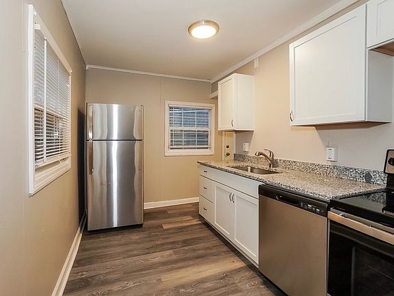 3rd image of 2523 E 39th St