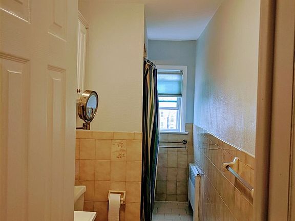 3rd image of 65 1/2 Jefferson Ave #3