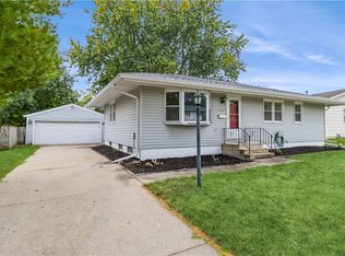 180 Gray Ave, Waukee, IA 50263
