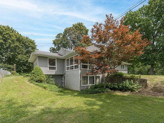 2nd image of 4092 Saratoga Ave