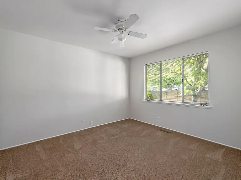 4517 Catalina Dr — Photo 14