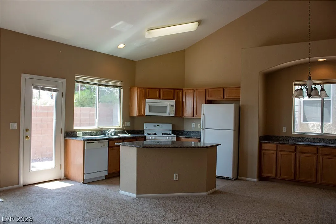 3 bed, 3.0 bath, 1541 sqft, $1,895 — Photo 2