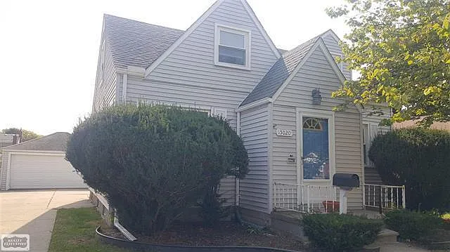 15020 Camden Ave photo 1
