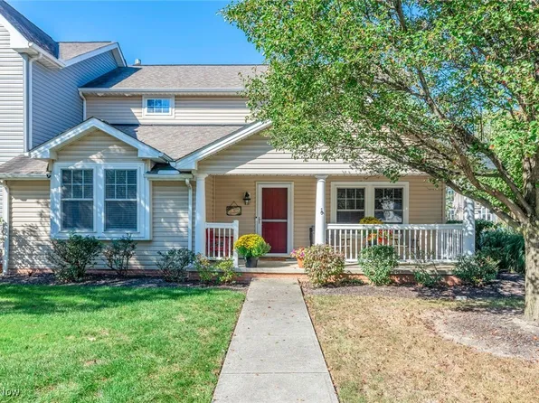 4973 Greenflower St, North Olmsted, OH 44070