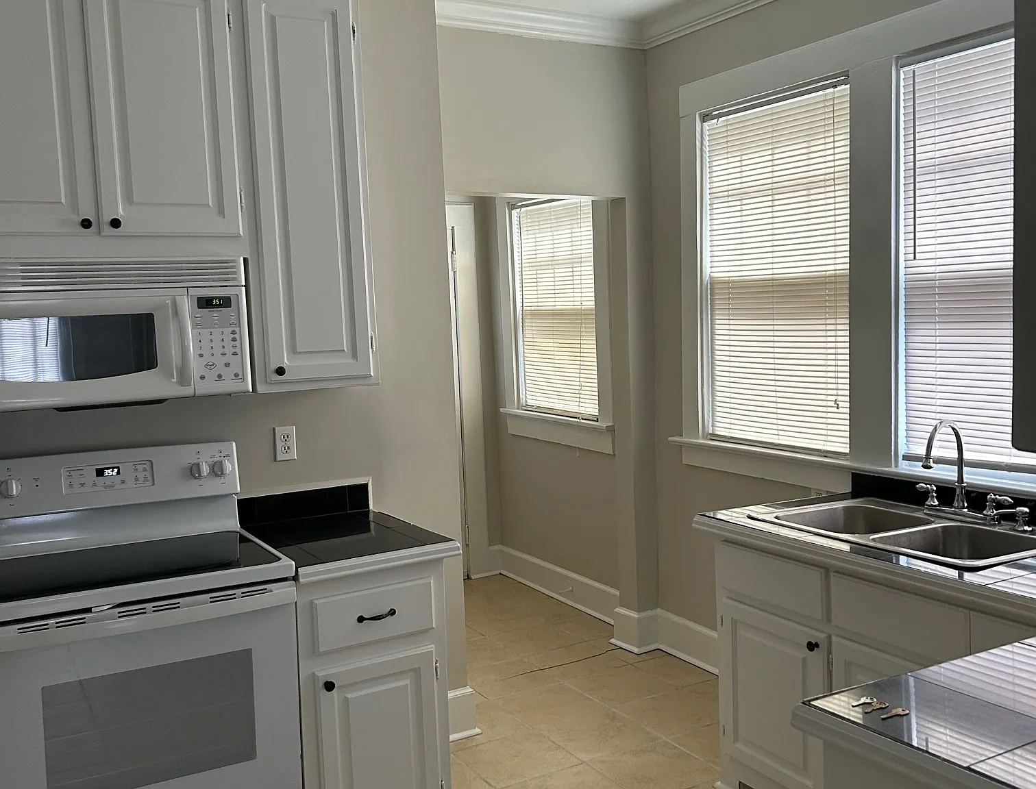 1104 Belleview - 1 — Photo 2
