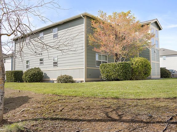 5th image of 2045 SE Azalea Ave