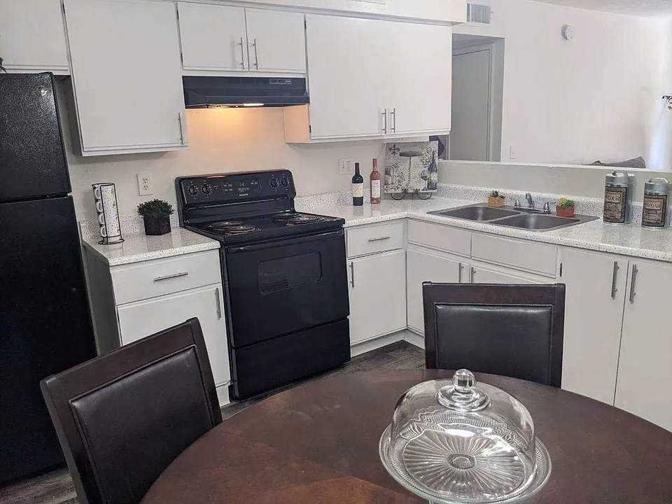 6016 S Park Apartments
