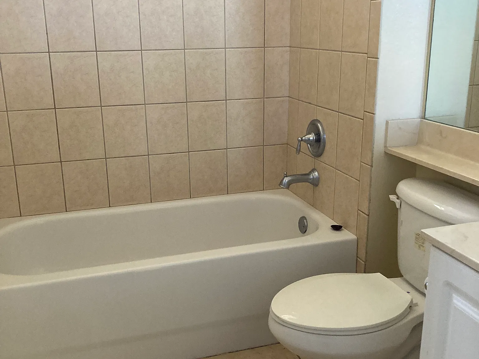 2 bed, 784 sqft, $1,300 — Photo 3