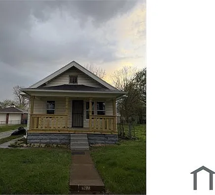 909 Marmion Ave — Photo 1