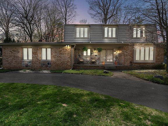 3rd image of 21253 Woodhill Dr