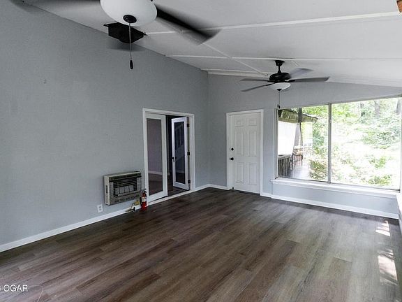 4th image of 40 Hickory Ln