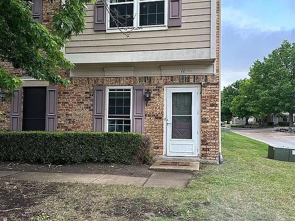2nd image of 633 Carriagehouse Ln #I-1
