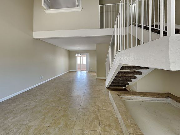 5th image of 2401 W Willow Ave