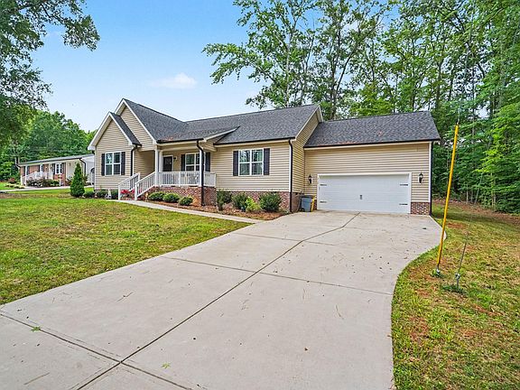 3rd image of 212 Tanglewood Dr