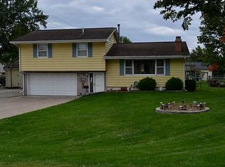 795 Eastview Dr, Robins, IA 52328