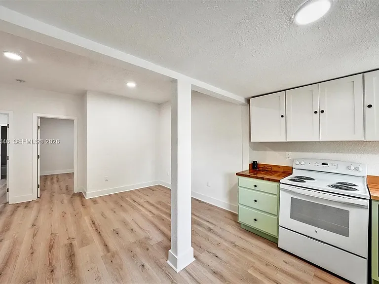 1411 SW 3rd St #2 — Photo 6